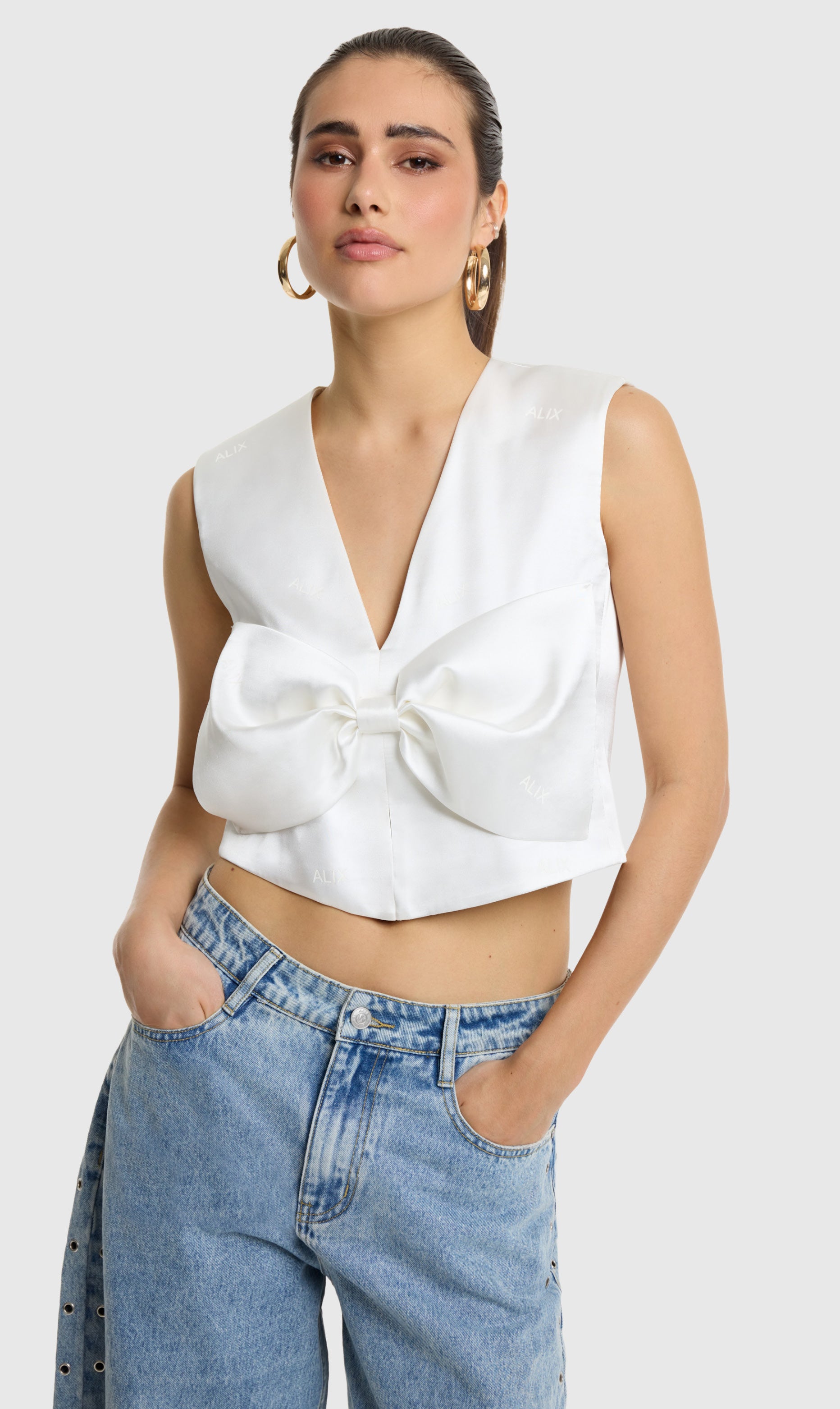Alix the Label text bow top