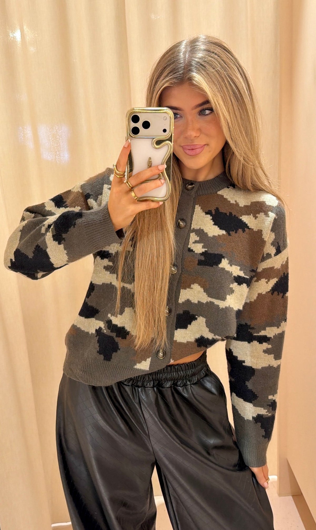 Camouflage vest daisy