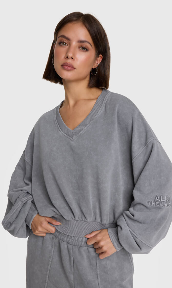 Alix the Label cutseam v-neck sweater grijs